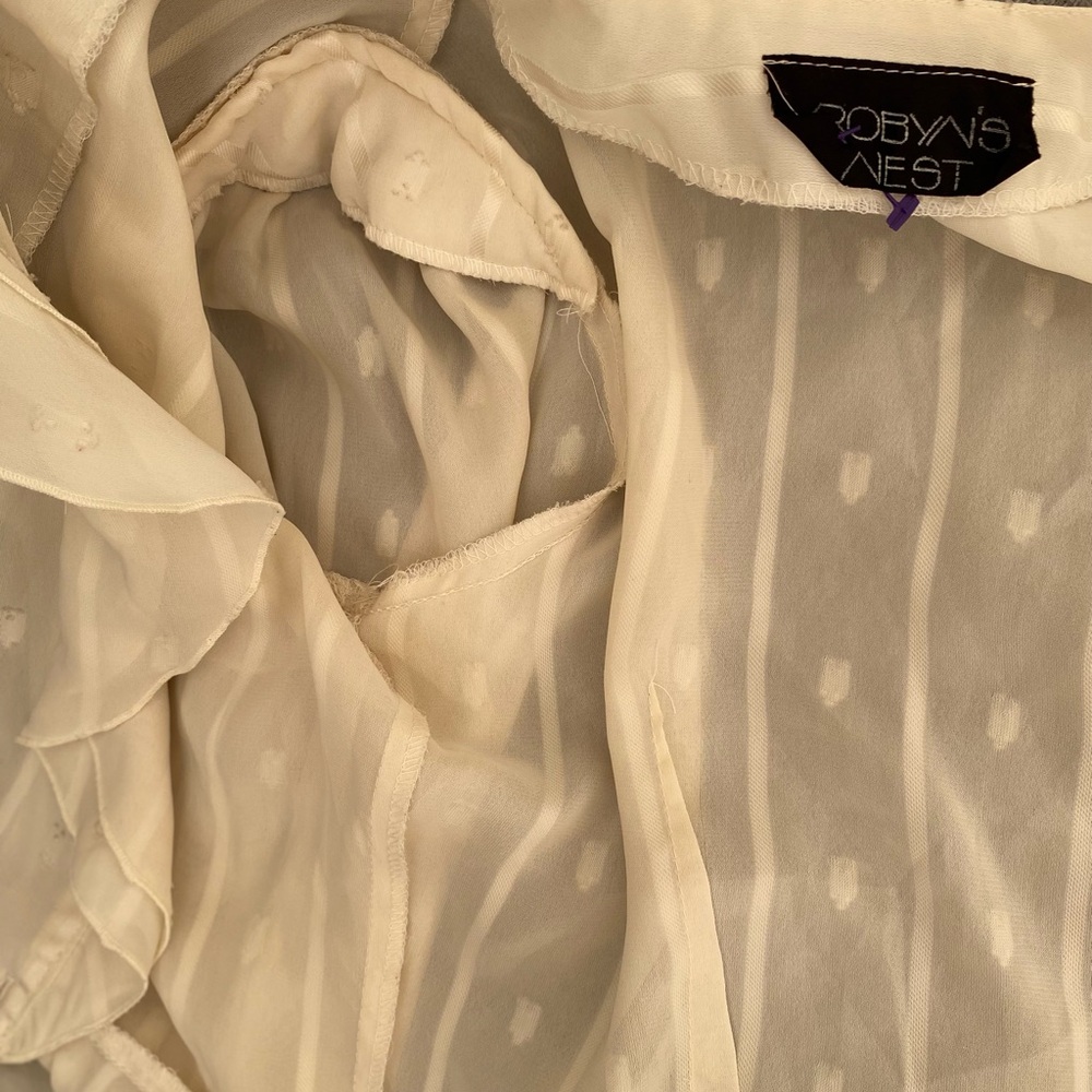 Robins Nest Ruffled Ivory Top Size S - Picture 8 of 8